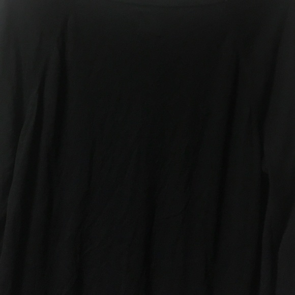 Gap
Women’s
Black
Sweater
size Large
Armpit To Armpit 24 Inches - Picture 9 of 9